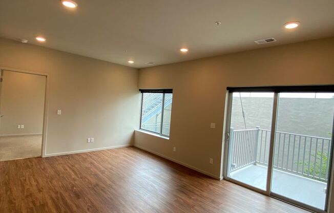 1 bed, 1 bath, 718 sqft, $1,200, Unit 155