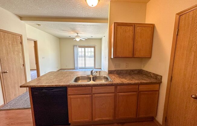 2 beds, 2 baths, 1,000 sqft, $1,400