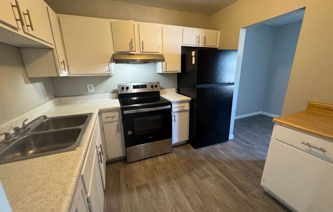 2 beds, 1 bath, 800 sqft, $745, Unit E04