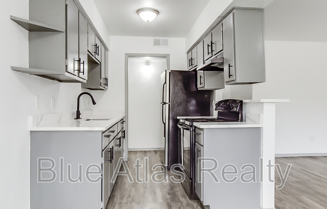 912 Isbell Rd.