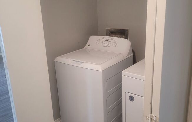 2 beds, 1 bath, 864 sqft, $895, Unit 803