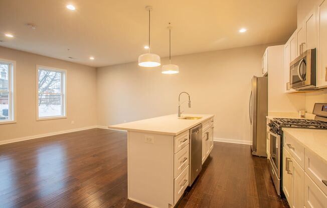 Newly Built 3 BR/3 BA Townhome in Hillcrest!