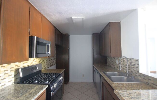 2 beds, 2 baths, $2,595, Unit 108