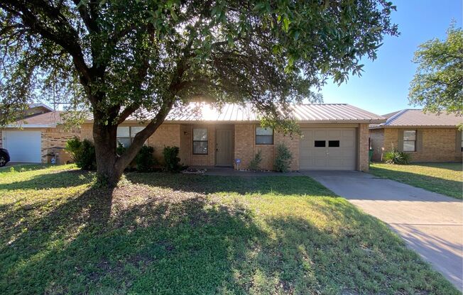 Spacious 3 Bedroom 2 Bath home in PaulAnn AVAILABLE NOW!
