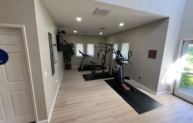 2 beds, 1 bath, 848 sqft, $1,900, Unit 1807