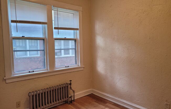 1 bed, 1 bath, $995, Unit 18