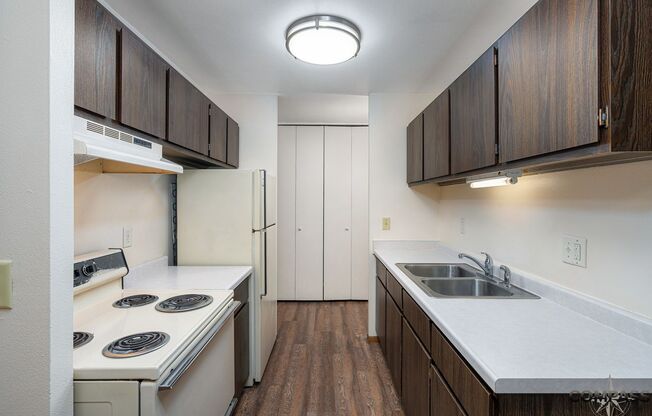 2 beds, 1.5 baths, 884 sqft, $1,275, Unit 101