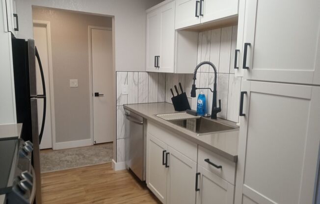 2 beds, 1 bath, $1,695