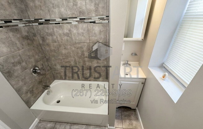 3 beds, 1 bath, 895 sqft, $1,350