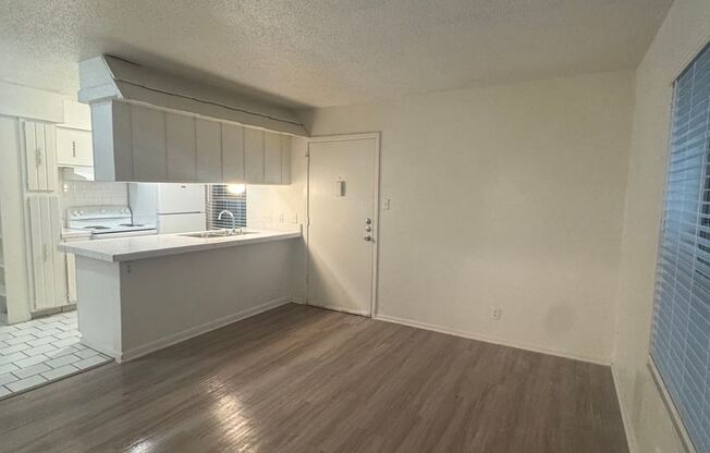 1 bed, 1 bath, 650 sqft, $1,289, Unit SUX-109