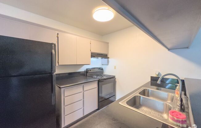 2 beds, 1 bath, $1,500, Unit # 27