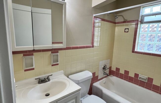 4 beds, 2 baths, 1,490 sqft, $1,800, Unit Apt 7