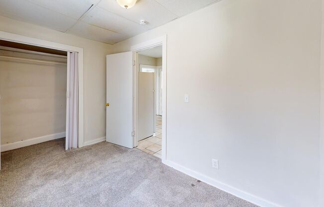 2 beds, 1 bath, 735 sqft, $900, Unit Unit 4