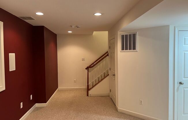 3 beds, 2.5 baths, $3,000
