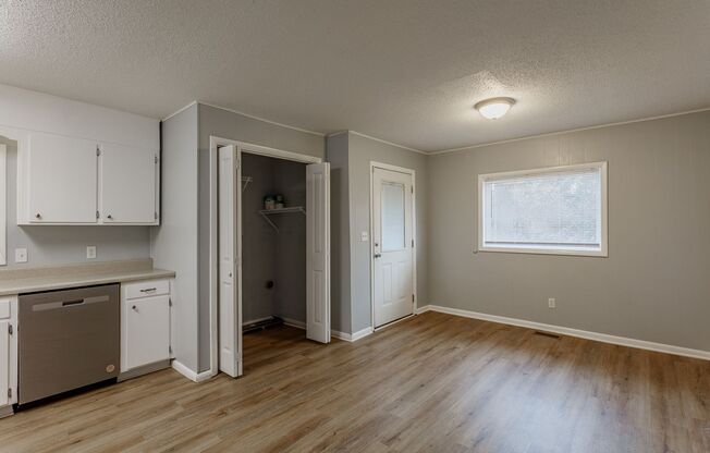 2 beds, 1 bath, $1,450