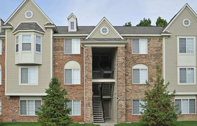 Exterior at LakePointe Apartments, Batavia, 45103