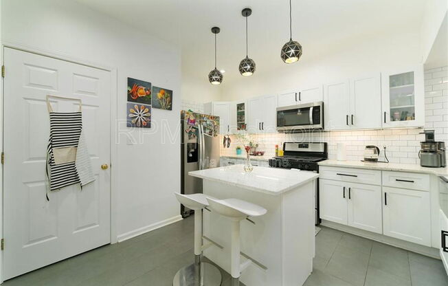 220 Renaissance Parkway Northeast