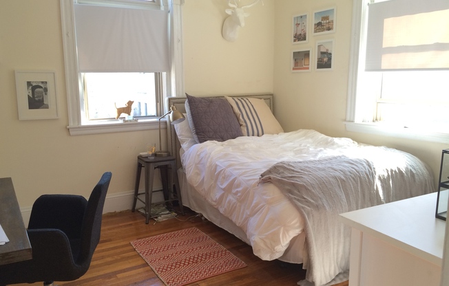 2 beds, 1 bath, 710 sqft, $3,100, Unit 01-010