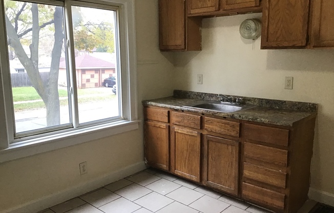 3 beds, 2 baths, $1,395