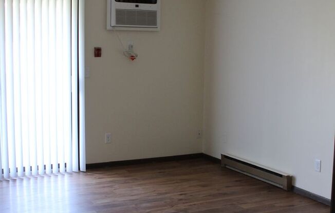 2 beds, 1 bath, $1,049.99