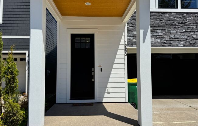 Modern and Immaculate 4-Bedroom Bethany Home with Designer Finishes and Fenced Yard