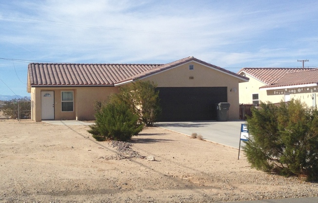 3 beds, 2 baths, $1,400