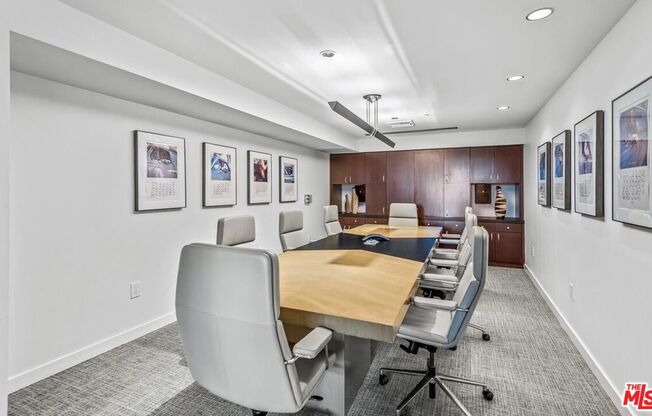 1 bed, 2 baths, 882 sqft, $4,295, Unit 619