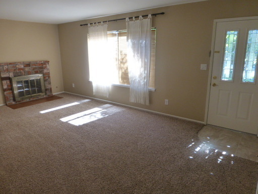 Tempo Tract Community 3 Bedroom Rental Home in Valencia!