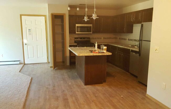 2 beds, 2 baths, 1,076 sqft, $1,475, Unit 4312-12