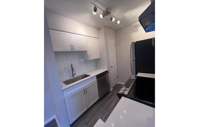 1 bed, 1 bath, 549 sqft, $975