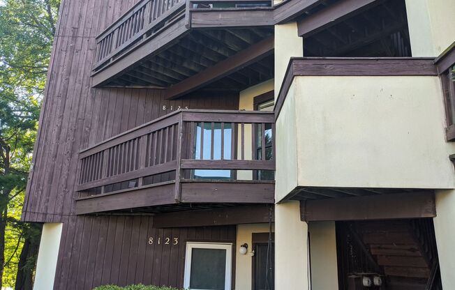 Move in ready 2 bedroom, 2 bath Waterfront Condo located in the Fox Ridge Community!