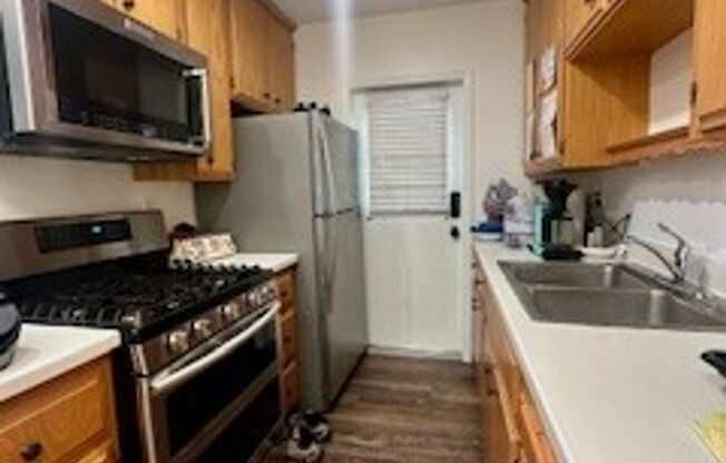 3 beds, 2 baths, $3,000