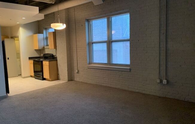 1 bed, 1 bath, 684 sqft, $1,270, Unit 407