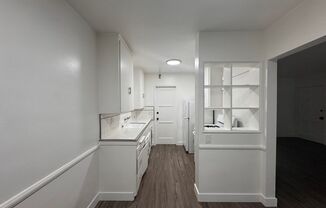 8575 Holloway Manor Apartments