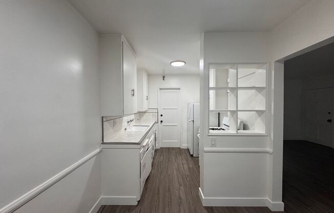 8575 Holloway Manor Apartments