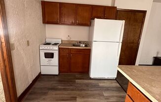 1 bed, 1 bath, $950, Unit Unit #4 - 1