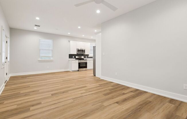 Spacious 3 Bedroom, 2 Bath Apartment with Modern Appliances