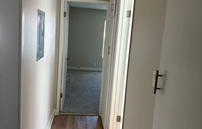 2 beds, 1 bath, 930 sqft, $2,600, Unit 076