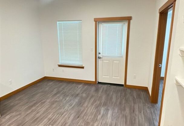 3 beds, 1 bath, $2,475, Unit 1200 #306