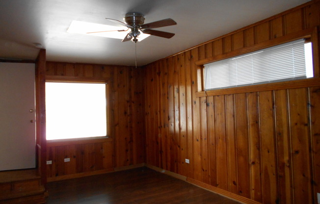 3 beds, 1 bath, $1,025