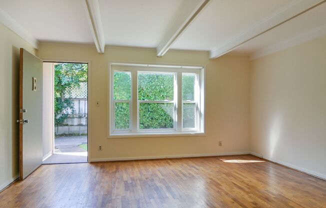 Studio, 1 bath, $1,100, Unit E