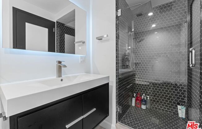 1 bed, 2 baths, 893 sqft, $4,999, Unit 1905