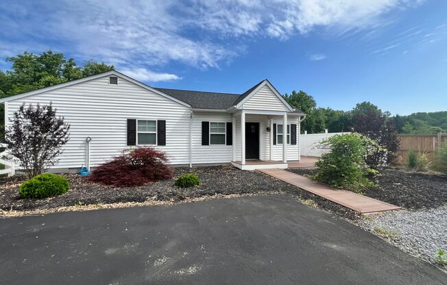 Cozy 2 BR/1 BA Cottage Home in Gambrills!