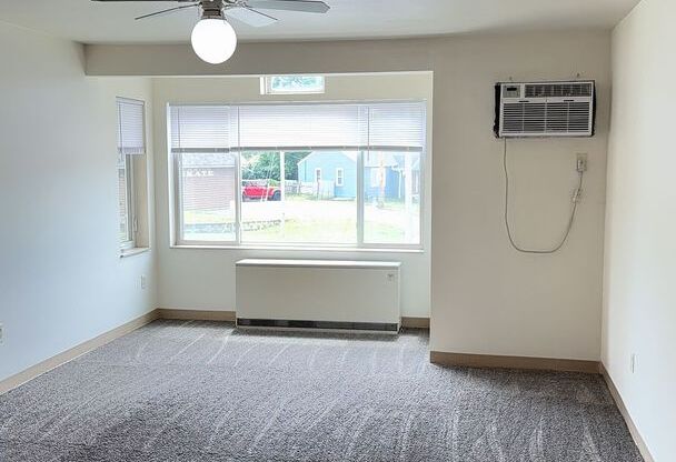 3 beds, 2 baths, 1,200 sqft, $1,325, Unit TE218X-247