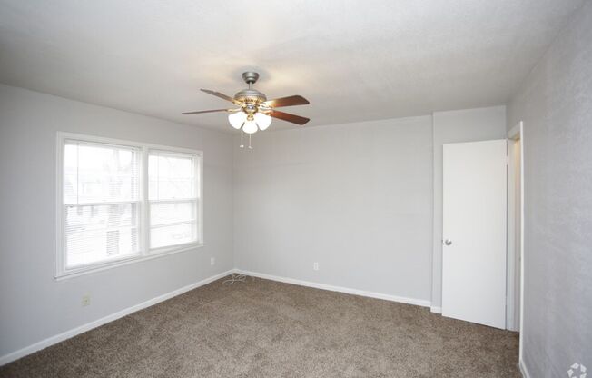 3 beds, 1.5 baths, 1,064 sqft, $1,480, Unit 5425 Plaza Lane