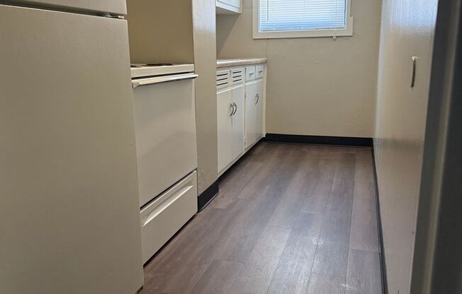 2 beds, 1 bath, 820 sqft, $1,300, Unit 18G