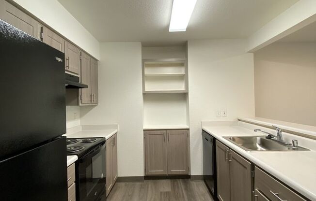 3 beds, 2 baths, 1,086 sqft, $2,011, Unit R-200