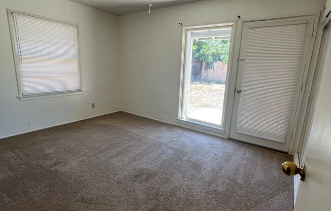 3 beds, 1 bath, $2,800