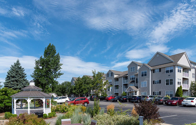 Grilling and Gazebo at The Ledges Apartment Rentals