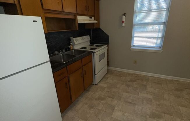 2 beds, 1 bath, $650, Unit C8